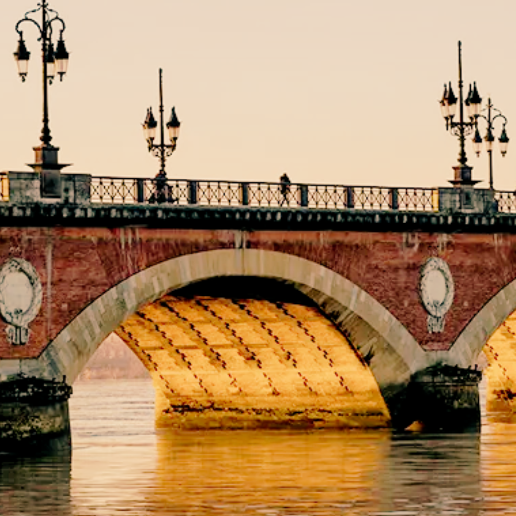 Photo du chantier Pont de Pierre à Bordeaux (2025) : Travaux d'entretien et de restauration.